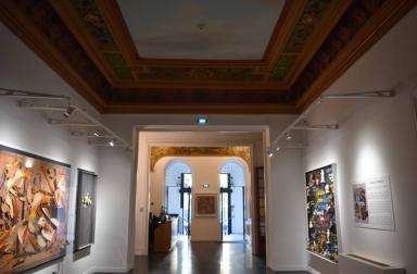 Foyer, vue en direction de l'entrée.