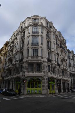 13 et 15 rue Rouget de Lisle, angle avec la rue Diderot, 1905, Franois Aubert architecte.