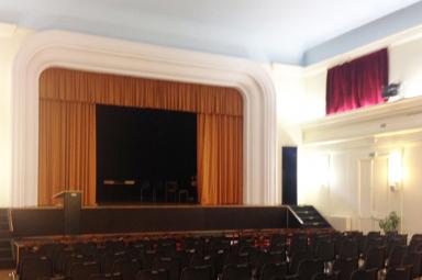 Foyer, porte d'accès au théâtre au niveau de la tribune.