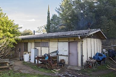 Vue générale antérieure d'un baraquement (4 familles).