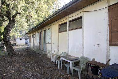 Façade d'un baraquement.