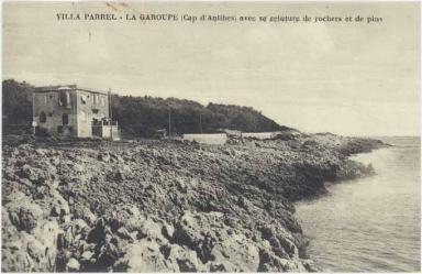 Villa Parrel - La Garoupe (Cap d'Antibes) avec sa ceinture de rochers et de pins. vers 1925.