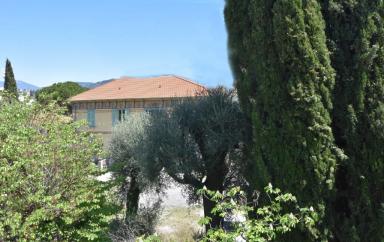 Le btiment vu depuis la villa Val fleuri.
