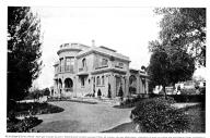 [Villa Bachiquello  Antibes. Faade sud et jardin.] 1935.