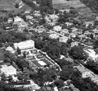 [Vue arienne comprenant le domaine de la Villa Sainte-Anne,  Nice, circa 1950].