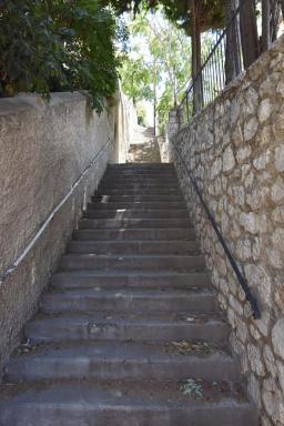 Escalier reliant l'une des impasses  l'avenue Paderi.