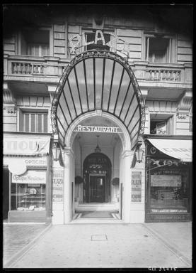 Hotel Plaza et France [Nice], l'entre principale, circa 1925.