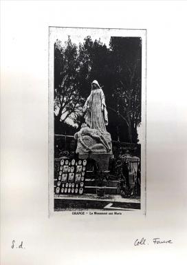 ORANGE - Le monument aux Morts, [Vue sur la plaque commmorative sur support], s.d