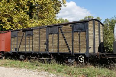 Le wagon couvert "standard A", à Besse-sur-Issole