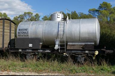 Un des wagons citernes ex-Marine Nationale, à Besse-sur-Issole