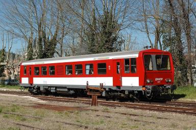 L'autorail X 2204 en gare de Brignoles (ligne de Gardanne à Carnoules)