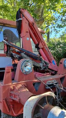 Gros plan sur le bras à commande hydraulique (DU65-65)