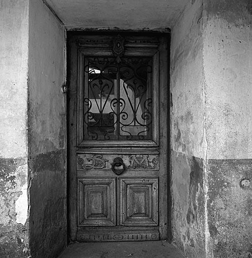 La porte d'entre du premier tage. Inscription D.M. pour Daurelle Mathieu.