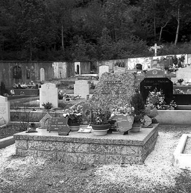 Tombe de Didier Consolin mort  20 ans en 1982. H. 1,70 m.