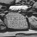 Parcelle 770. Bloc de granit sculpt en lger relief plac au-dessus du linteau de la cuisine. Inscription : le 3 mai 1856 JB.RM.