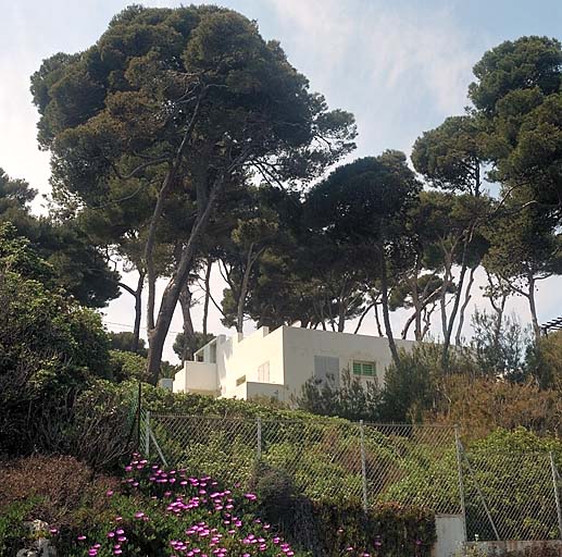 La maison. Vue de volume prise du sud-est.