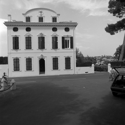 Villa Sainte-Anne. 1979 CH 31. 170, boulevard Marchal-Juin. Faade antrieure sud.