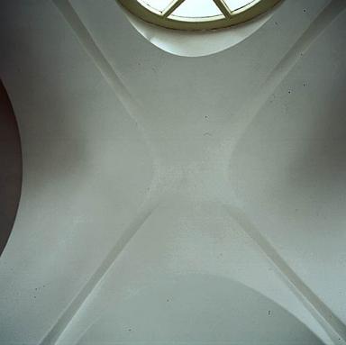 Le couloir axial. Vue d'une voûte.