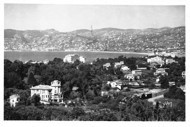 Vue de situation prise de l'est, vers 1930.