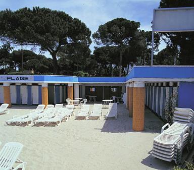 Provenal Plage. DP 108a. Le portique et les cabines. Vue partielle prise vers le nord-est.