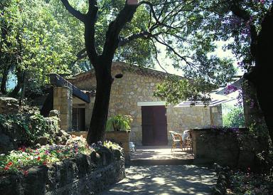 L'annexe de l'Htel Belles Rives. Elvation ouest sur la terrasse.