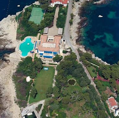 Le jardin clos F et la villa. Vue arienne rapproche prise du sud.