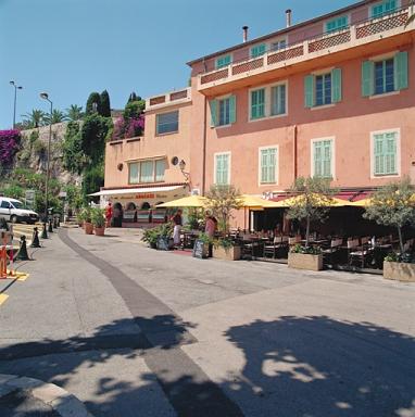 Vue d'ensemble de la faade ouest.