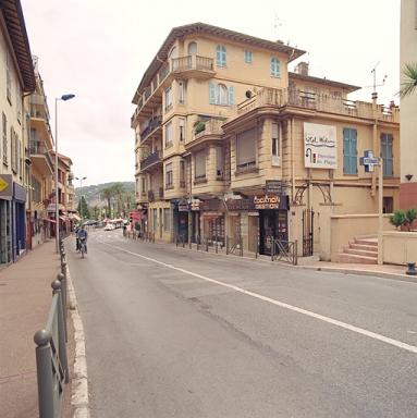 Vue en perpective de la faade est, depuis le nord..