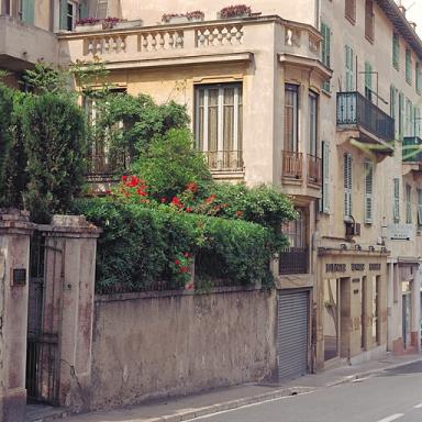 L'aile Est sur la faade sud, depuis l'ouest.