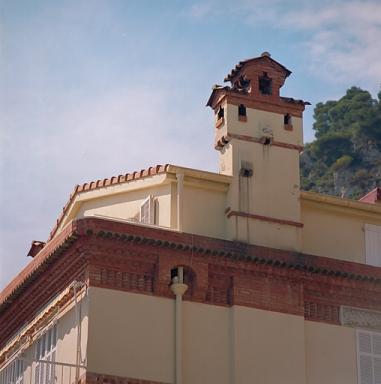 Vue de dtail de la chemine de la Villa La Tisaniere, depuis l'est.