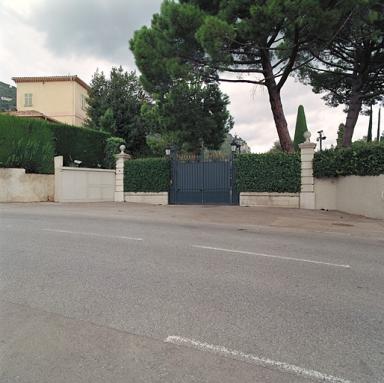 Vue d'ensemble de l'entrée située au nord-ouest de la parcelle.