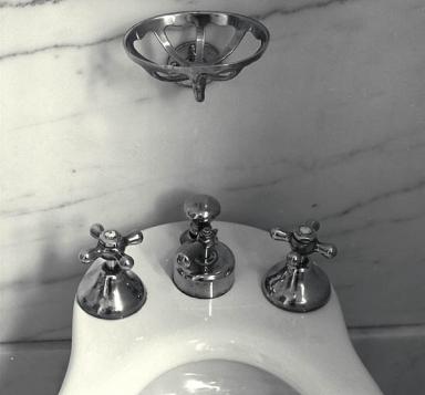 1er étage. Appartement de M. Beaumont. La salle de bain. La robinetterie du bidet.