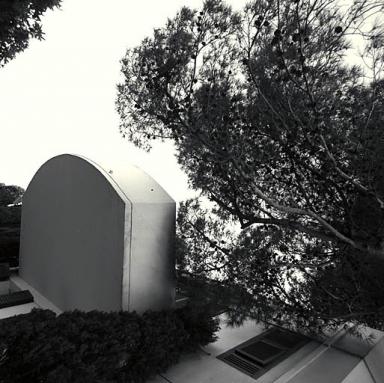 Villa Aujourd'hui. Façade nord. Vue de volume du balcon.