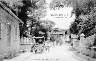 L'avenue du Cap avec la Villa Picolette  l'arrire plan.