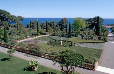 Le jardin rgulier situ au sud de la villa,  l'ouest de l'alle centrale en direction de la mer.