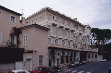 Vue en perspective de la façade ouest.