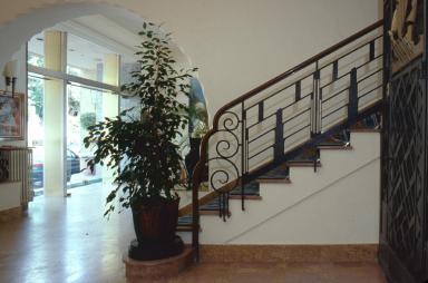 La rampe de l'escalier au niveau du rez-de-chaussée.