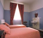 3e étage. Une chambre.