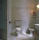 1er étage. Appartement de M. Beaumont. La salle de bain. Le W-C. et le bidet.