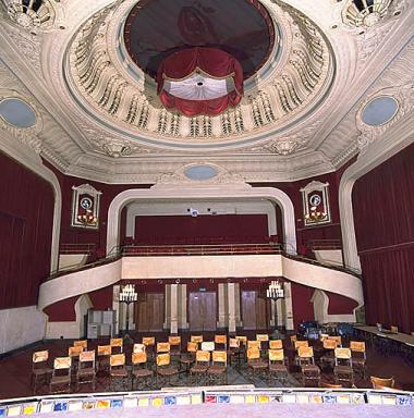 Salle de spectacle, balcon et couvrement, vue d'ensemble.