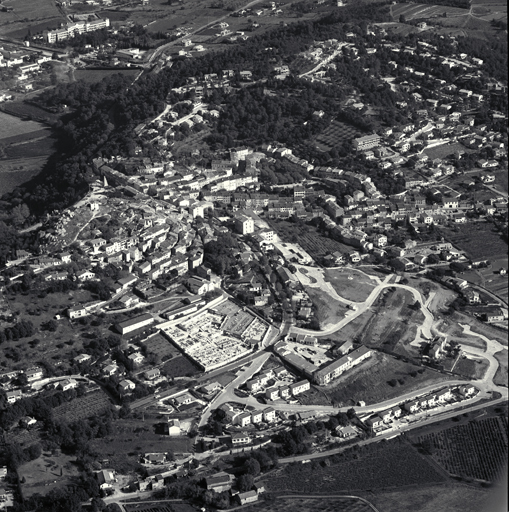 Vue arienne prise de l'ouest.