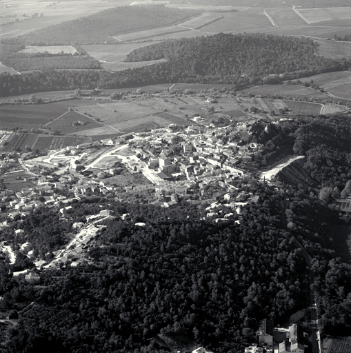 Vue arienne prise de l'est.