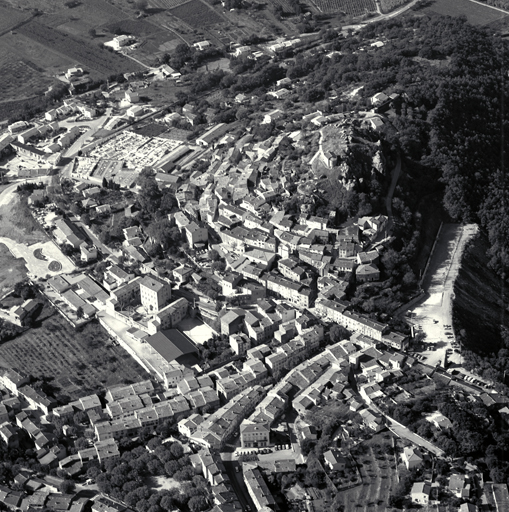 Vue arienne prise de l'est.