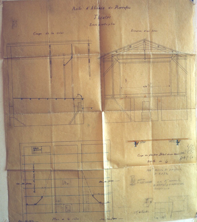 Ancien thtre, plan et coupe de la scne, lvation d'une ferme..