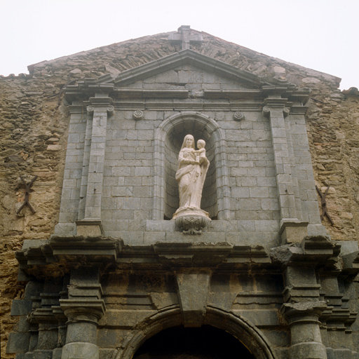 Mur d'enceinte, front sud, porte, partie suprieure : vue d'ensemble.