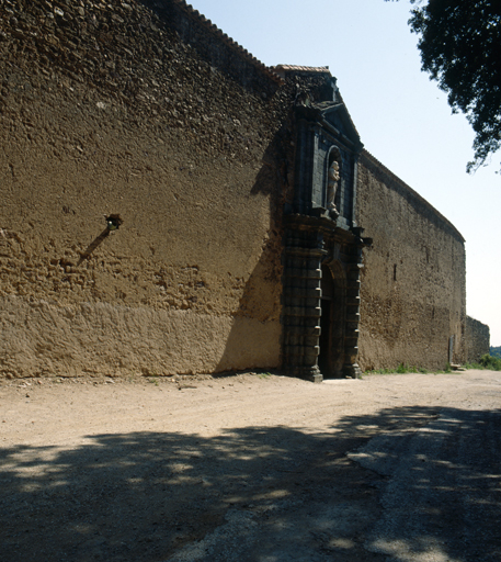 Mur d'enceinte, front sud, vue d'ensemble prise de l'ouest.