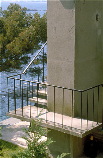 Dtail, partie infrieure de la chemine autour de laquelle s'enroule l'escalier, vue depuis l'est.