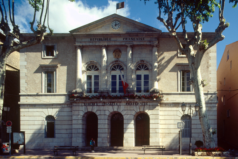 Htel de ville, vue de la faade.