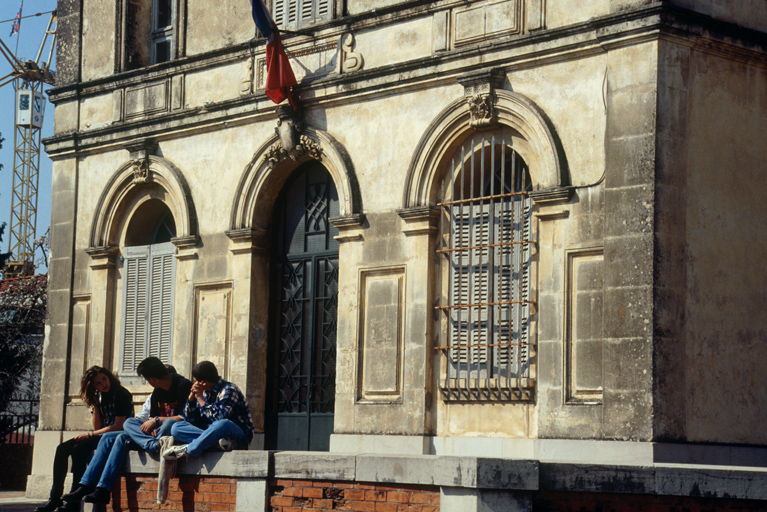 Faade : rez-de-chausse de l'avant-corps central.