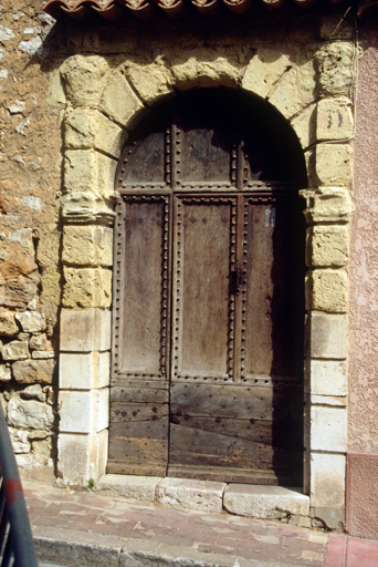 Porte, rue de la Trinit.